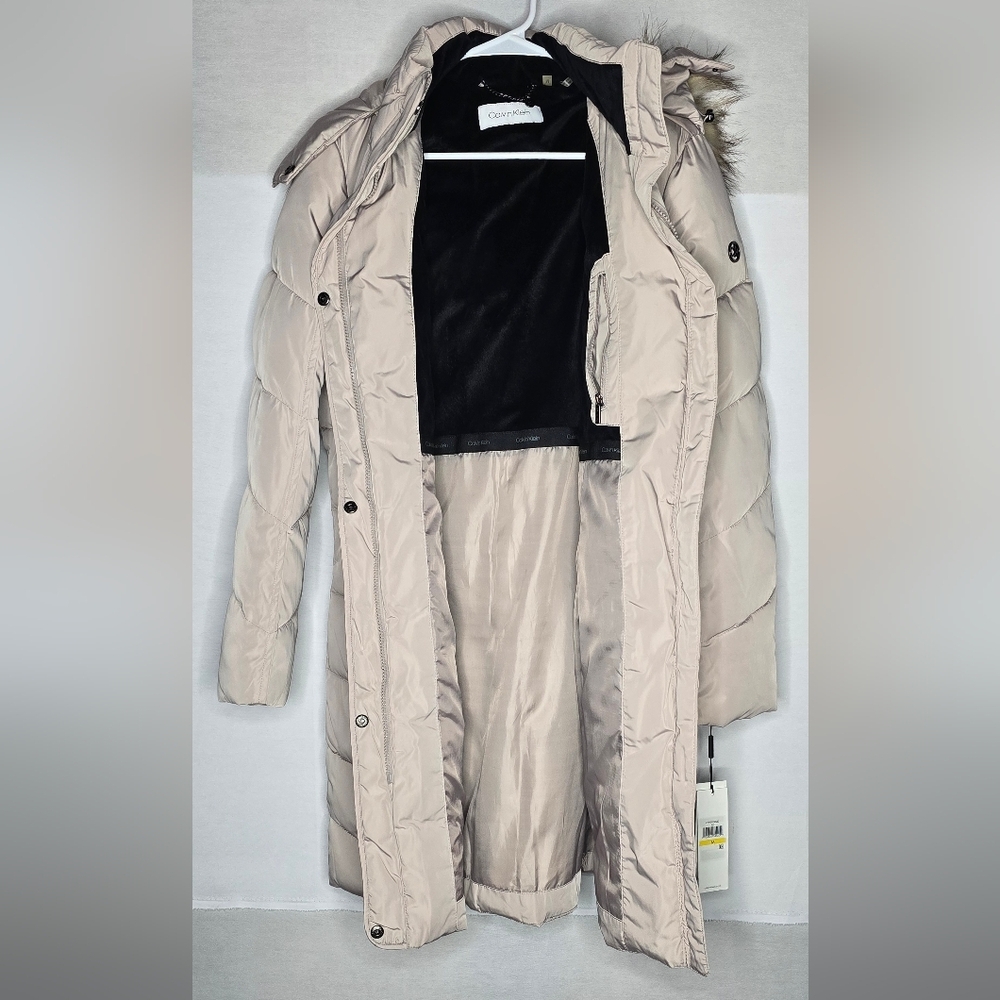 NWT Calvin Klein Womens Beige Puffer Hood Jacket with Fur Size M - Picture 3 of 8